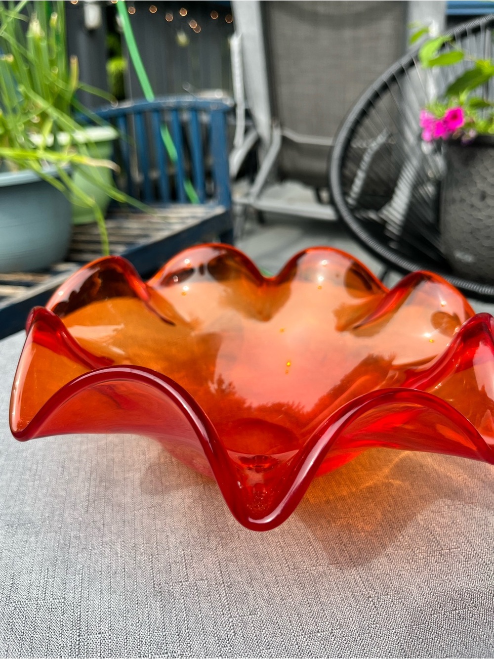 Vintage Amberina Red Orange Ruffled Art Glass Bowl MCM Centrepiece - Picture 8 of 16